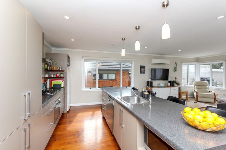 Photo of property in 61 Lismore Street, Merrilands, New Plymouth, 4312