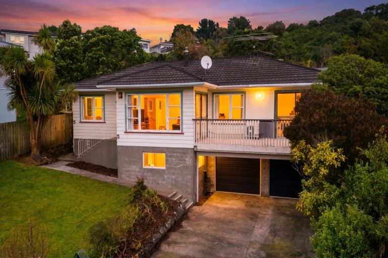 Photo of property in 74 Raroa Terrace, Tawa, Wellington, 5028