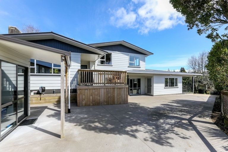 Photo of property in 17 Kowhai Street, Inglewood, 4330