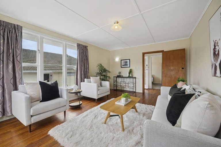 Photo of property in 83 Taylor Terrace, Tawa, Wellington, 5028