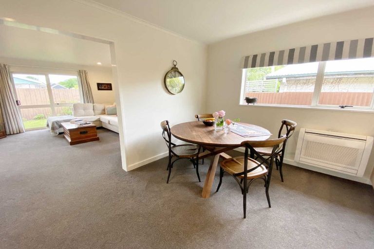 Photo of property in 2/58b Daniels Road, Redwood, Christchurch, 8051