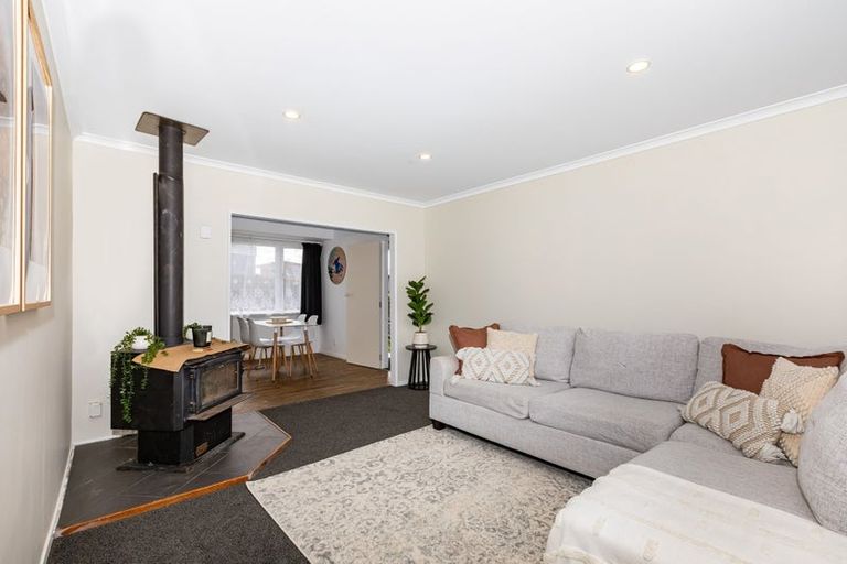 Photo of property in 17 Sombrero View, Ascot Park, Porirua, 5024