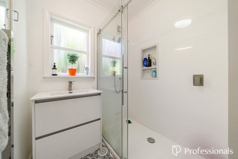 Photo of property in 6 Te Whiti Grove, Korokoro, Lower Hutt, 5012