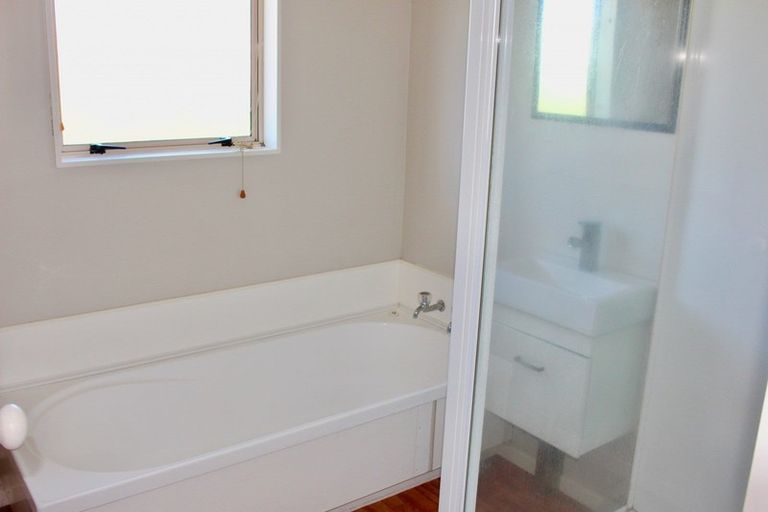 Photo of property in 4 Caulfield Place, Nawton, Hamilton, 3200