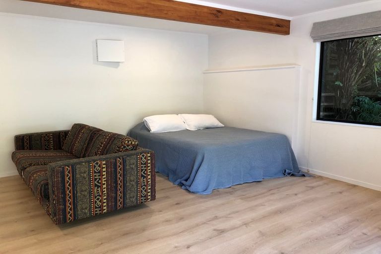 Photo of property in 33 Park Hill Road, Birkenhead, Auckland, 0626