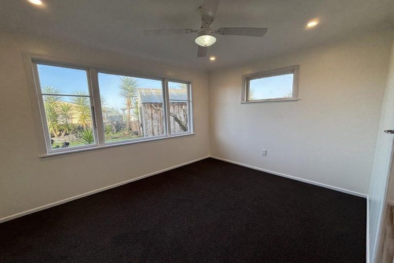 Photo of property in 8 Kuaka Place, Castlecliff, Whanganui, 4501