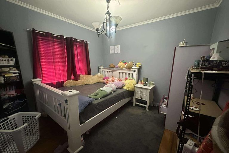 Photo of property in 22 Saint Ronans Avenue, Waterloo, Lower Hutt, 5011