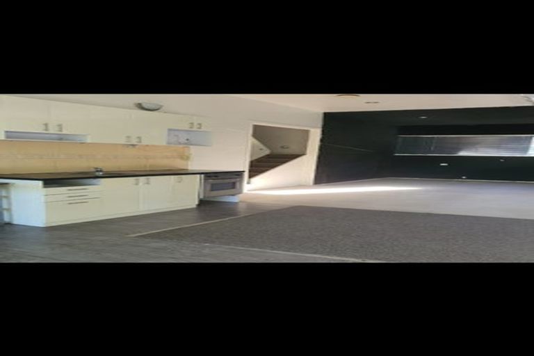Photo of property in 137 Old North Road, Kumeu, 0892