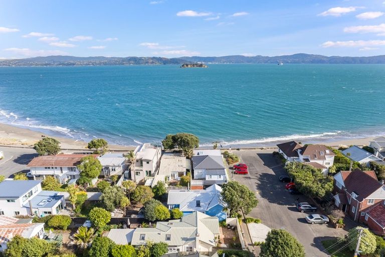 Photo of property in 27 Hinau Street, Eastbourne, Lower Hutt, 5013