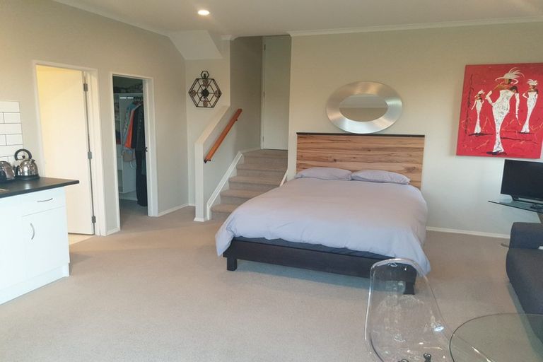 Photo of property in 89g Island Bay Road, Beach Haven, Auckland, 0626