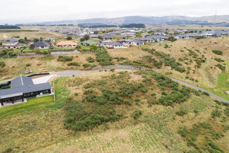 Photo of property in 25 Tuscany Way, Fitzherbert, 4410