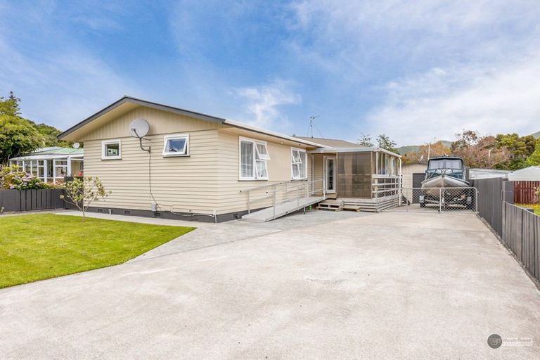 Photo of property in 8 Mimihau Grove, Wainuiomata, Lower Hutt, 5014