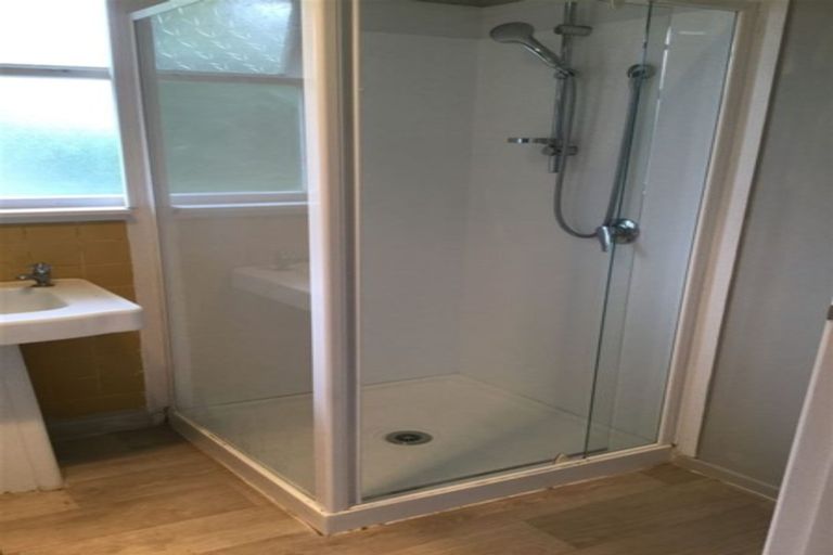 Photo of property in 10 Boler Place, New Lynn, Auckland, 0600