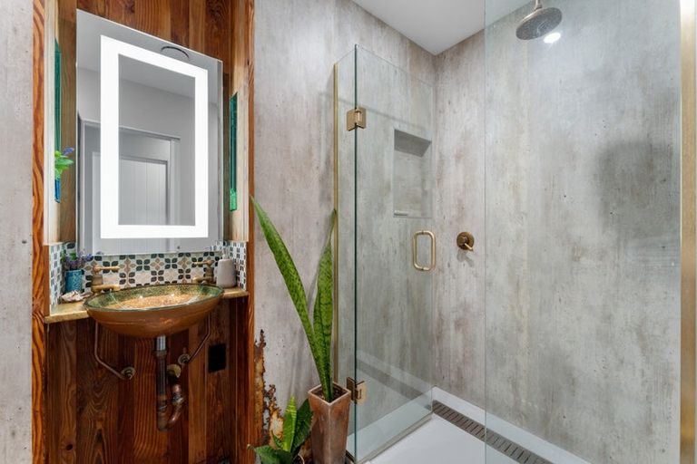 Photo of property in 236 Kiwitahi Road, Helensville, 0875