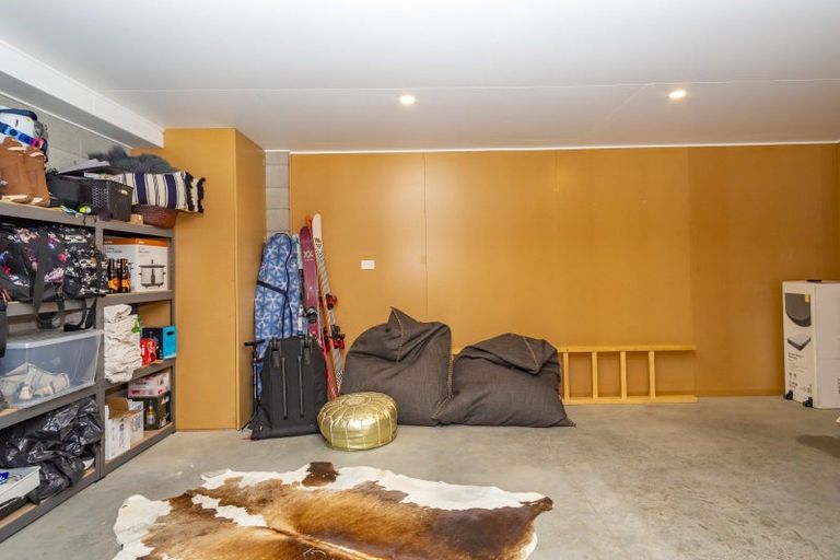 Photo of property in 61 Mcdonnell Road, Arrowtown, 9302