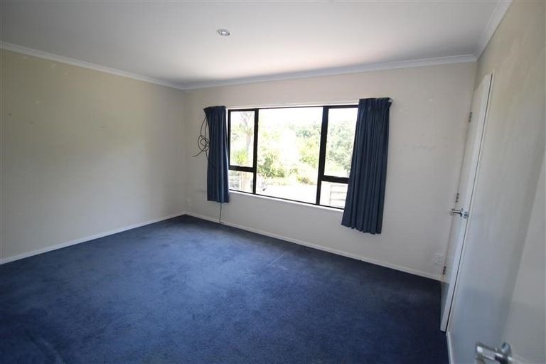 Photo of property in 6 Shirley Road, Parau, Auckland, 0604