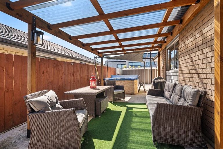 Photo of property in 5 Minerva Avenue, Helensville, 0800