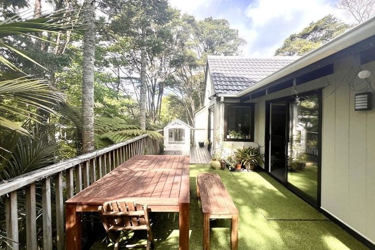 Photo of property in 200 Atkinson Road, Titirangi, Auckland, 0604