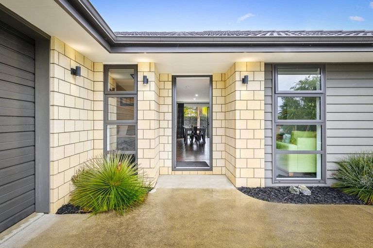 Photo of property in 4 Bloomfield Rise, Stanmore Bay, Whangaparaoa, 0932