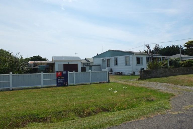 Photo of property in 8a Te Awa Street, Foxton Beach, Foxton, 4815