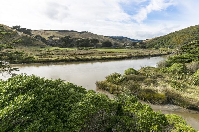 Photo of property in 1072 Makara Road, Makara Beach, Karori, 6972
