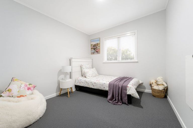 Photo of property in 52 Woodside Road, Massey, Auckland, 0614