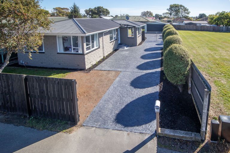 Photo of property in 12 Rosanna Place, Aranui, Christchurch, 8061