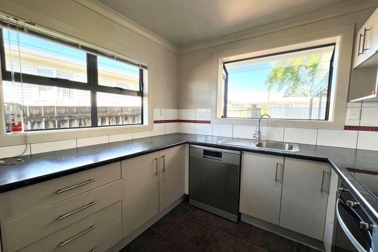 Photo of property in 28 Hooks Road, Manurewa, Auckland, 2102