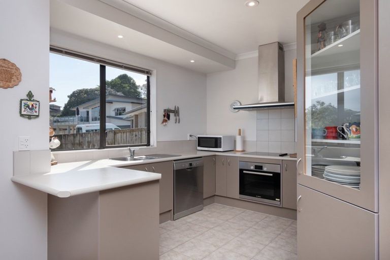Photo of property in 18 Discovery Avenue, Welcome Bay, Tauranga, 3112