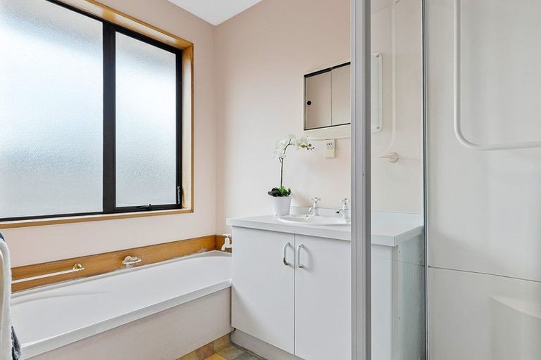 Photo of property in 4a Grassmere Street, Papanui, Christchurch, 8052