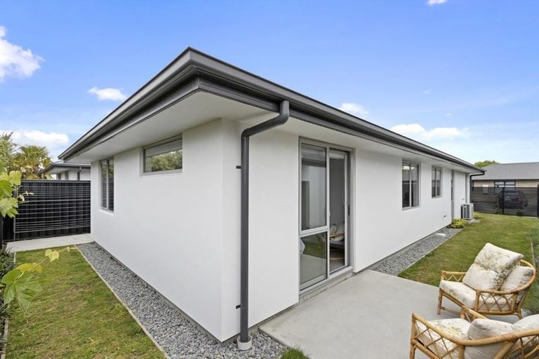 Photo of property in 2/7b Arosa Place, Parklands, Christchurch, 8083