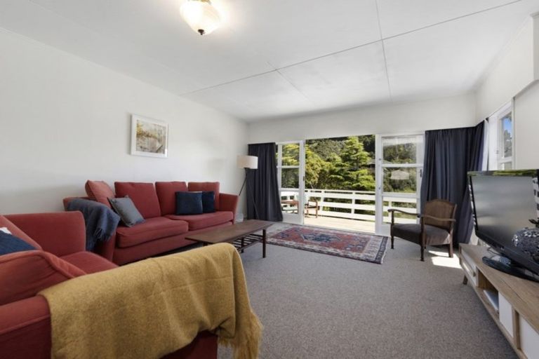 Photo of property in 11 Winchester Avenue, Pinehaven, Upper Hutt, 5019