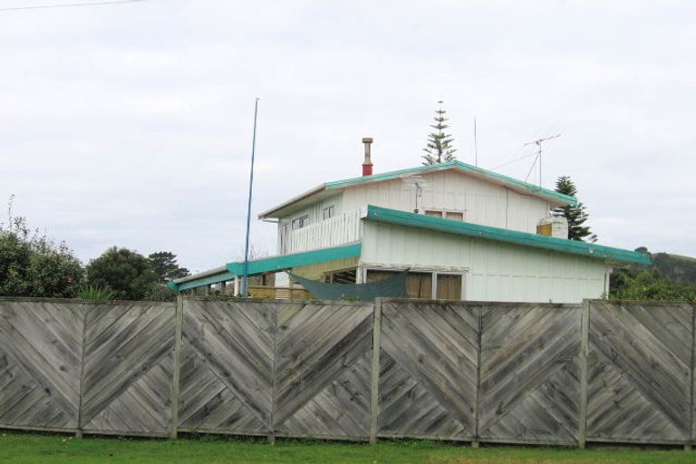 Photo of property in 13 Hahei Beach Road, Hahei, Whitianga, 3591