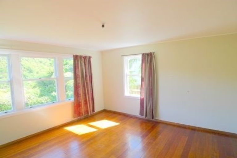 Photo of property in 21 Montgomery Avenue, Karori, Wellington, 6012