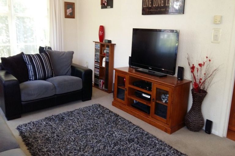 Photo of property in 7 Terrance Grove, Paparangi, Wellington, 6037