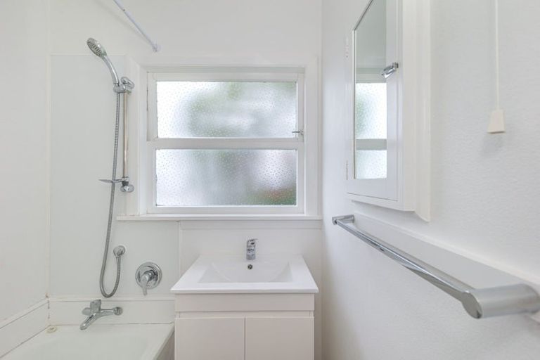 Photo of property in 3 Huia Place, Levin, 5510