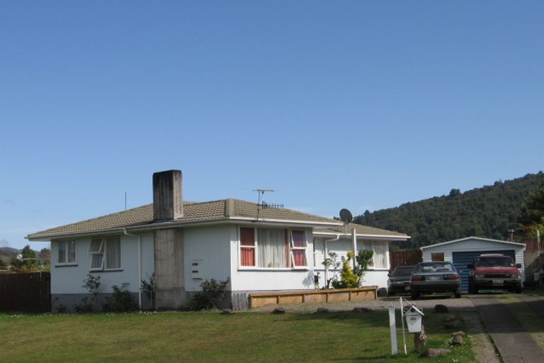 Photo of property in 43 Gem Street, Pukehangi, Rotorua, 3015