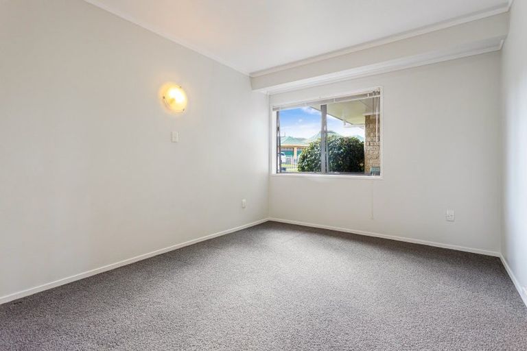 Photo of property in 4 Marlin Street, West Harbour, Auckland, 0618