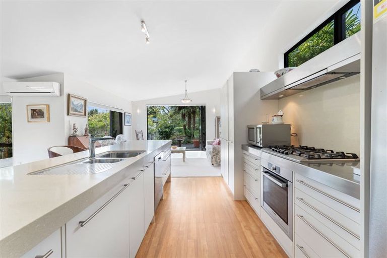 Photo of property in 50 Rosella Grove, Waimauku, 0812