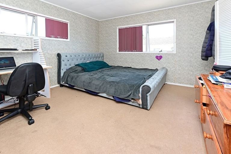 Photo of property in 5 Bundena Place, Clendon Park, Auckland, 2103