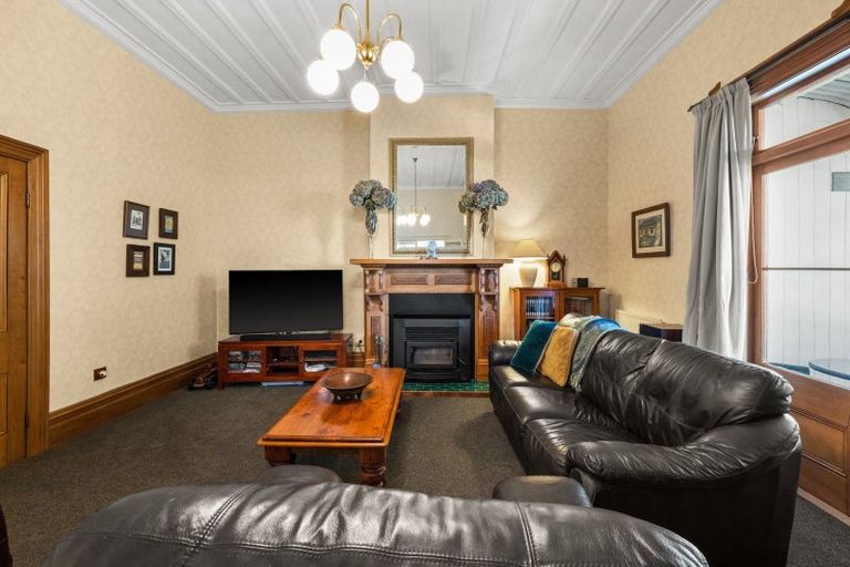 Photo of property in 2 Cobden Crescent, Bluff Hill, Napier, 4110