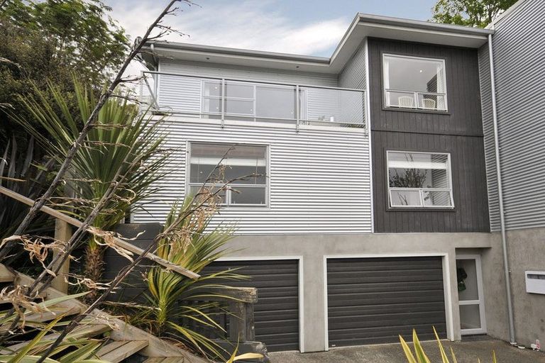 Photo of property in 21 Kopiko Way, Brooklyn, Wellington, 6021