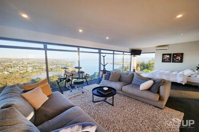 Photo of property in 1 Te Kawau Pass, Greenhithe, Auckland, 0632