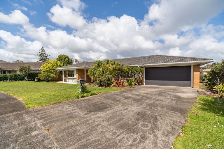 Photo of property in 3 Serrita Avenue, Sunnyhills, Auckland, 2010