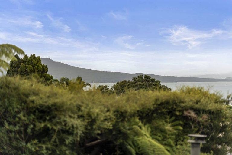 Photo of property in 2/23 Parr Terrace, Castor Bay, Auckland, 0620