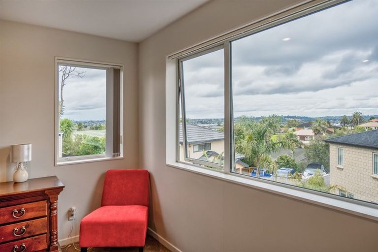 Photo of property in 11 San Casello Rise, Henderson, Auckland, 0612