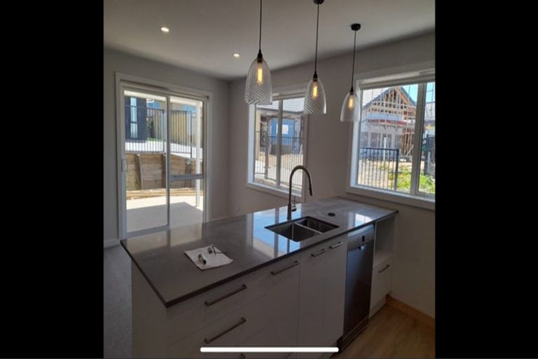 Photo of property in 1 Nottingham Road, Omokoroa, 3114