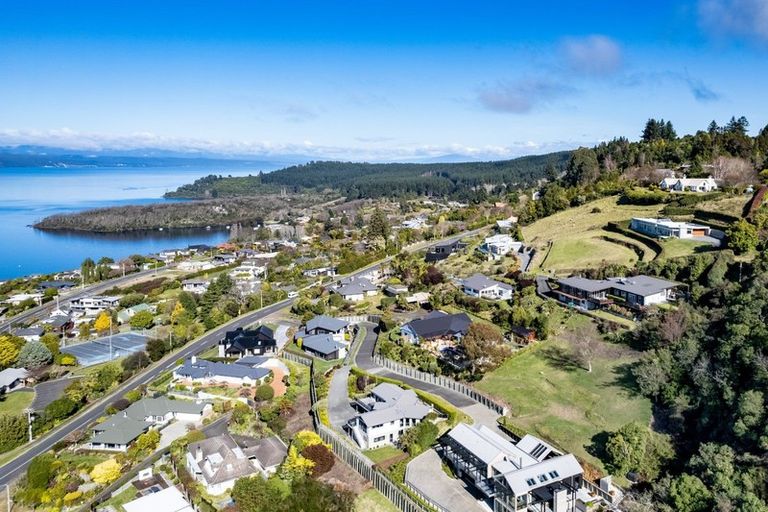 Photo of property in 32 Mapara Road, Acacia Bay, Taupo, 3385