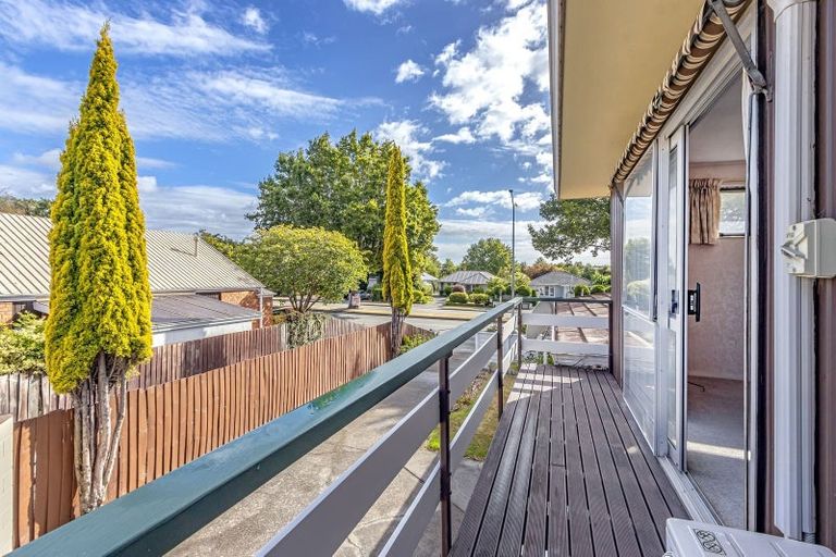 Photo of property in 2/427 Memorial Avenue, Burnside, Christchurch, 8053