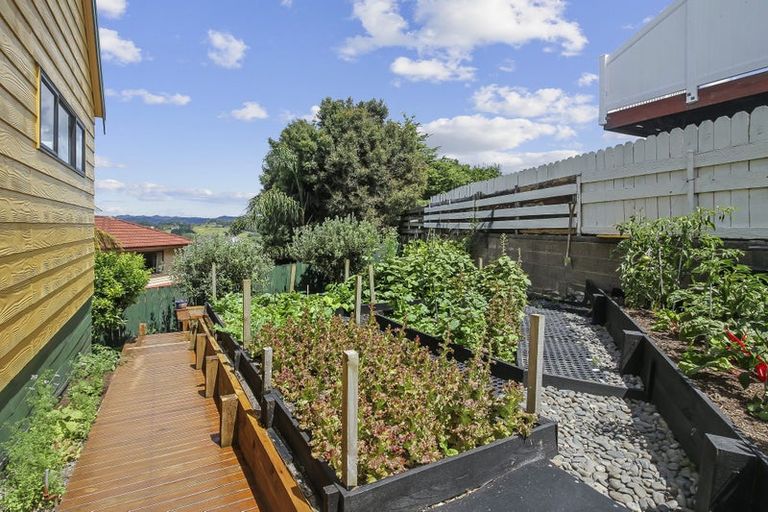 Photo of property in 1/254 Sturges Road, Henderson, Auckland, 0612